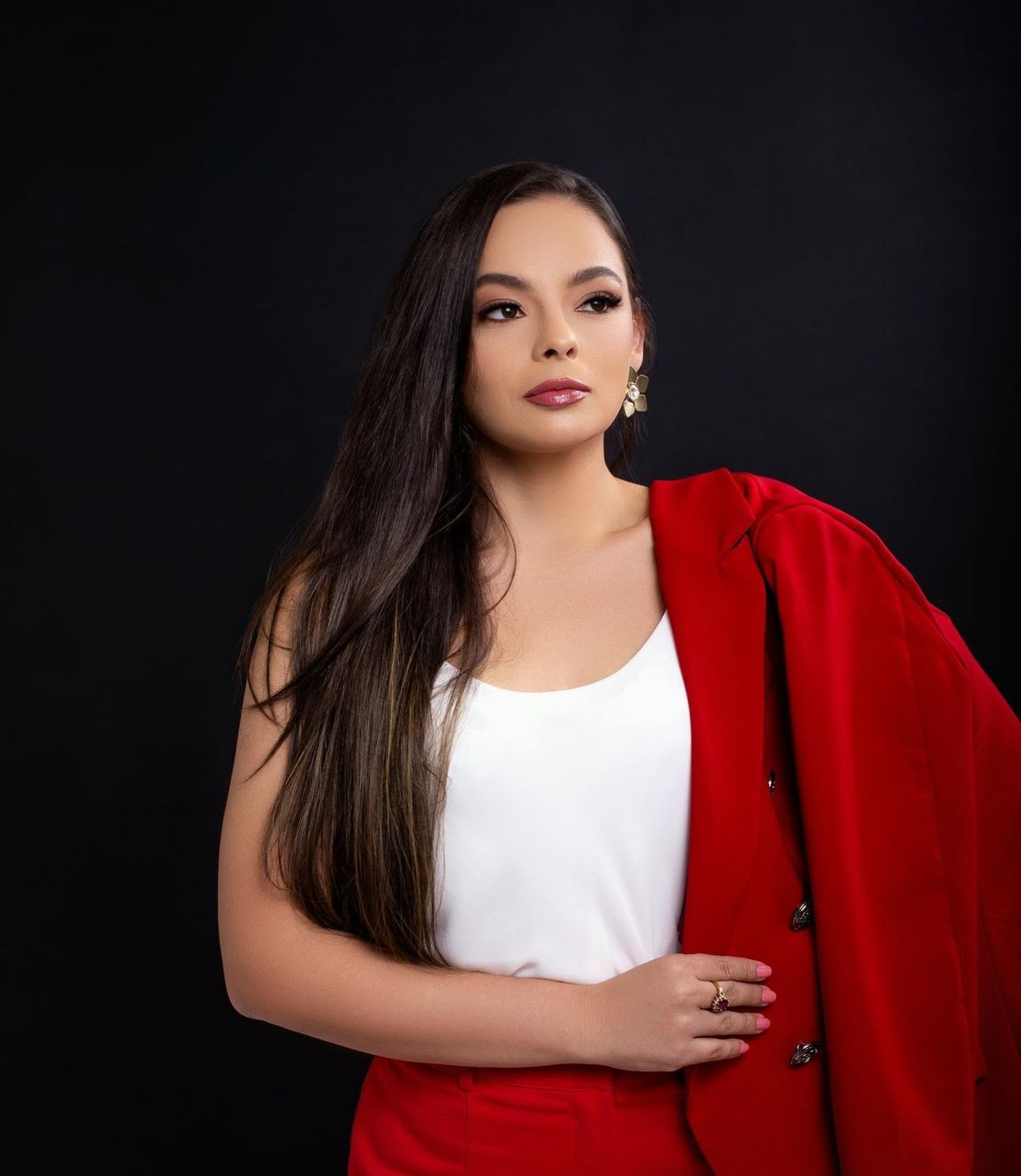 Foto da advogada Dra. Naiane Bessa